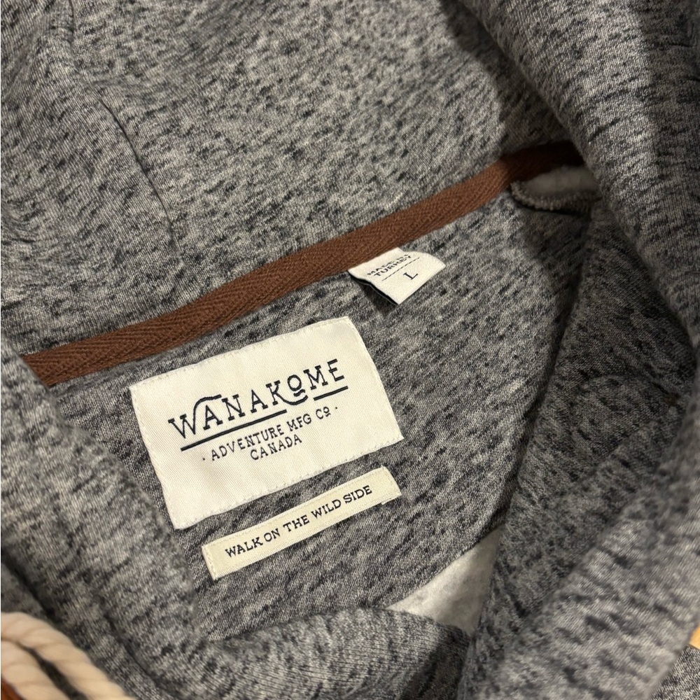 Wanakome Men’s  Gray Sweater Hoodie.